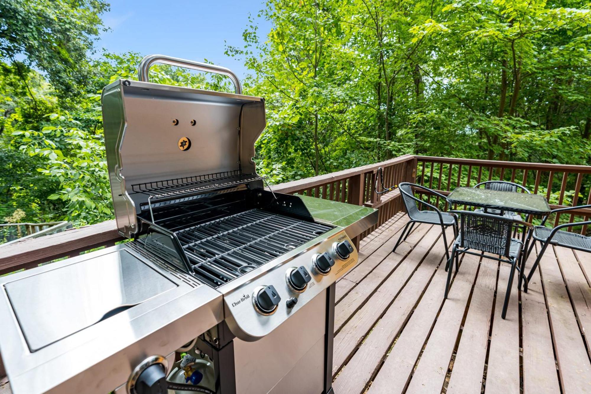 Quaint Loft Cabin W Hot Tub, Firepit, Deck & Grill Hedgesville Exterior foto